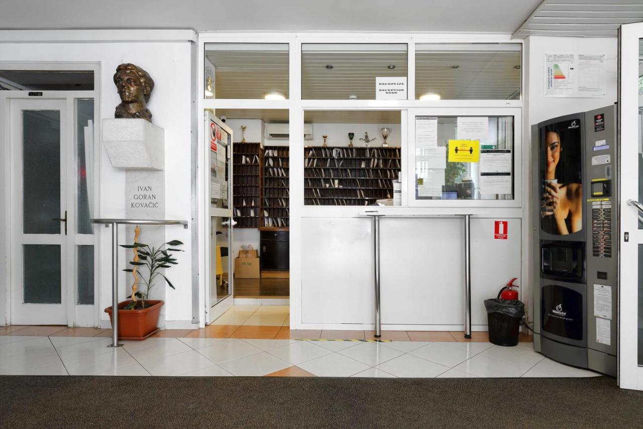 רייקה Rooms Studentsko Naselje Ivan Goran Kovacic מראה חיצוני תמונה