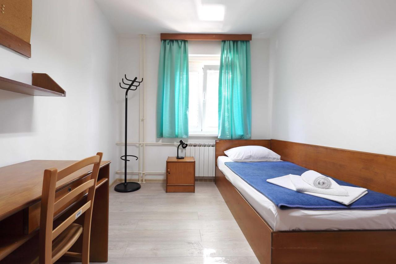 רייקה Rooms Studentsko Naselje Ivan Goran Kovacic מראה חיצוני תמונה