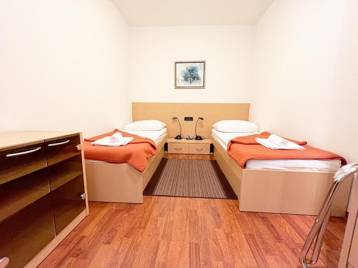 רייקה Rooms Studentsko Naselje Ivan Goran Kovacic חדר תמונה