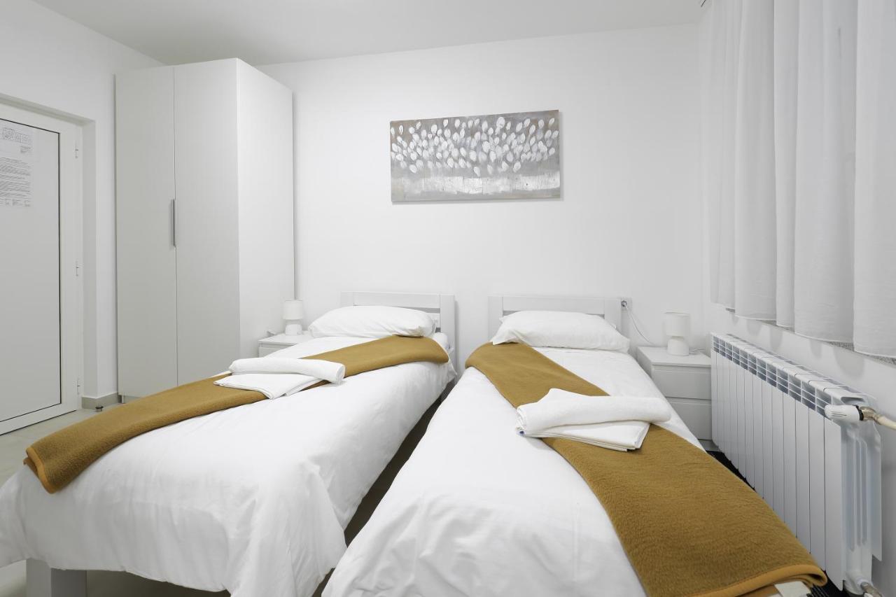 רייקה Rooms Studentsko Naselje Ivan Goran Kovacic מראה חיצוני תמונה